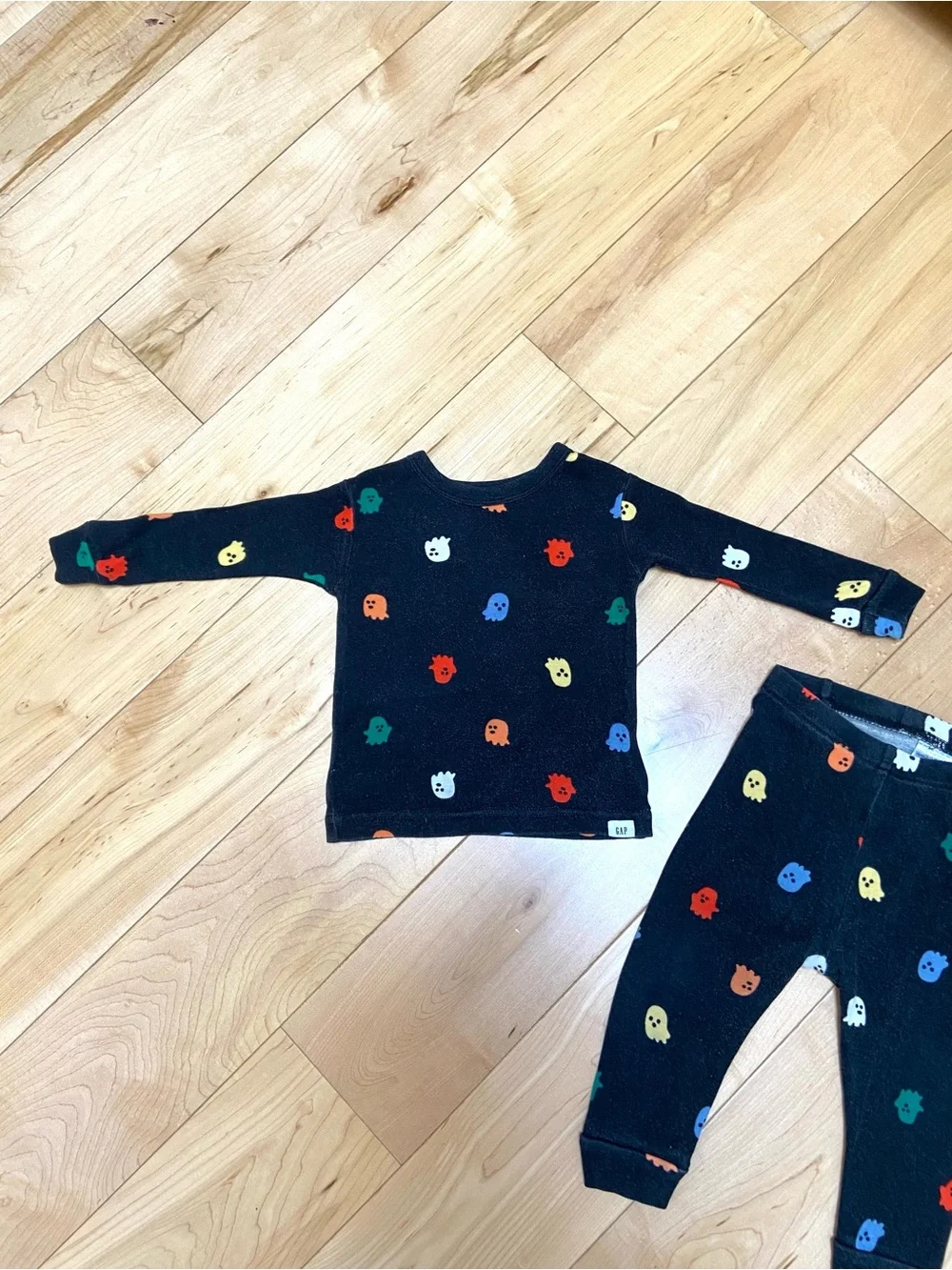 GAP organic cotton Black Kids 12-18m Halloween Pajama Set with cute Ghost Prints